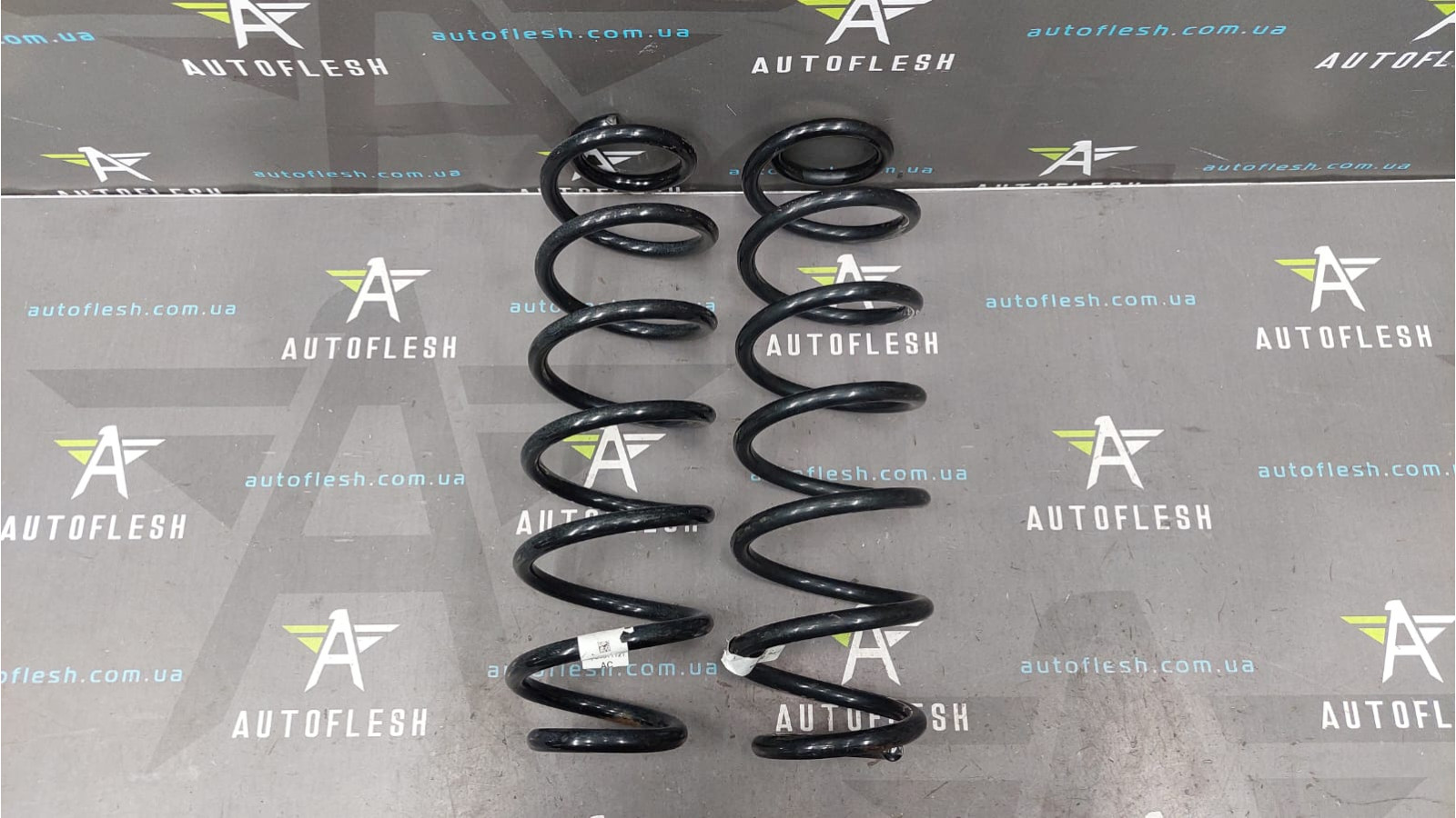 Пружина задняя 5Q0511121AC Audi A3 Seat Leon Skoda Octavia 3 Volkswagen Golf 7 бу Пружина задняя 5Q0511121AC Audi A3 Seat Leon Skoda Octavia 3 Volkswagen Golf 7 бу